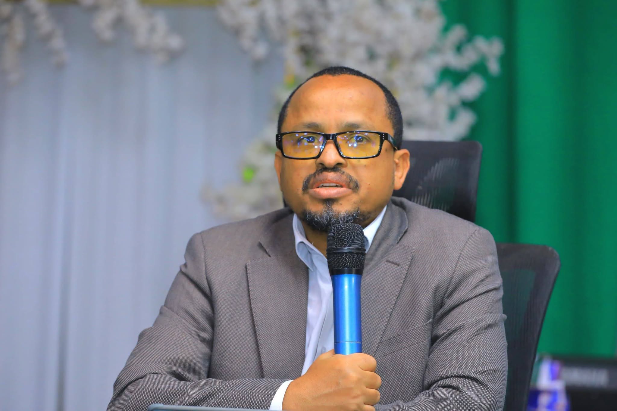 "እያጋጠመ ያለውን የአየር ንብረት ተፅዕኖ በመቋቋም በመኸሩ የተሻለ ምርት ለማግኘት አመራሩ በቁርጠኝነት ኃላፊነቱን መወጣት ይጠበቅበታል"፦ ዶ/ር መሪሁን ፍቅሩ